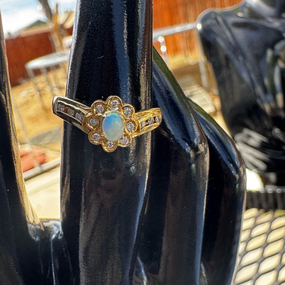 Japan K18 Gold and Opal Flower and Diamond Ring